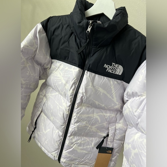 The North Face Women's 1996 Retro Nuptse 700 fill goose down Jacket - Picture 4 of 11